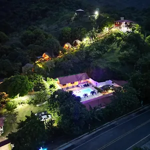Orlando Y Mas Na' Tayrona Gasthuis